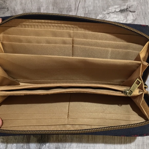 Travelon Wristlet/ Wallet - Picture 5 of 7